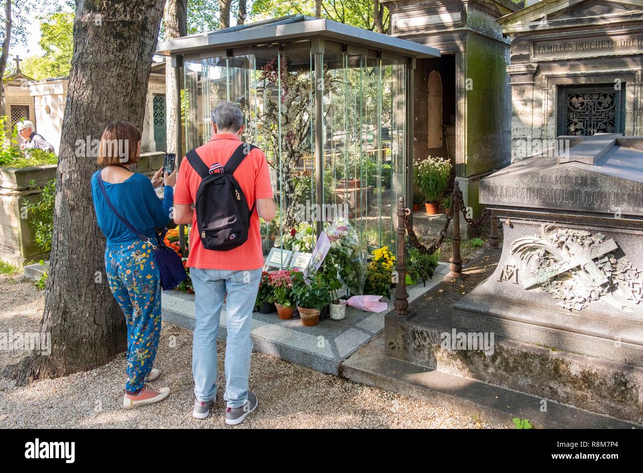 Frankreich Paris Den Friedhof Von Montmartre Das Grab Von France Gall Und Michel Berger Stockfotografie Alamy