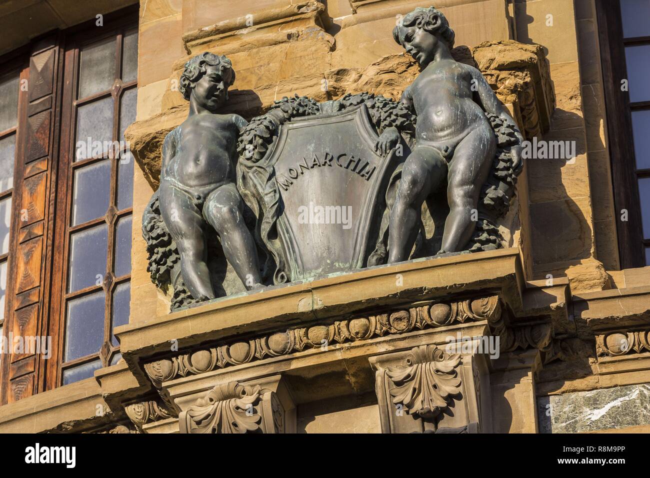 Italien, Toskana, Florenz, die historische Altstadt zum Weltkulturerbe der UNESCO, Skulptur an der Fassade der Capella dei Pazzi Stockfoto