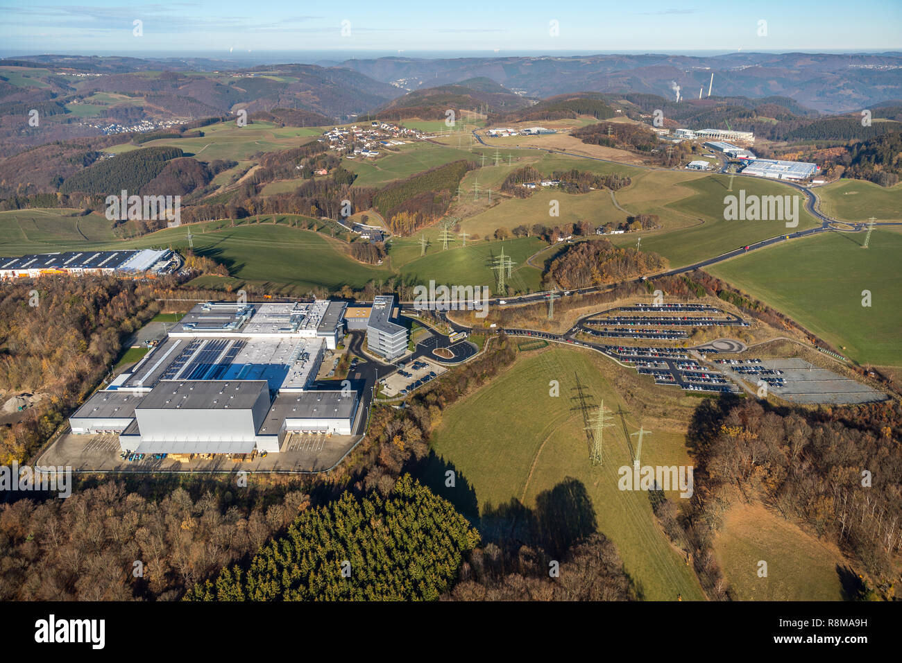 Luftbild, KOSTAL Kontakt Systeme GmbH, Zum Timberg, Personal Parkplatz, Car Linien, Brunscheider Straße, Wettringhof, Lüdenscheid, Sauerland, Märkischer Kr Stockfoto