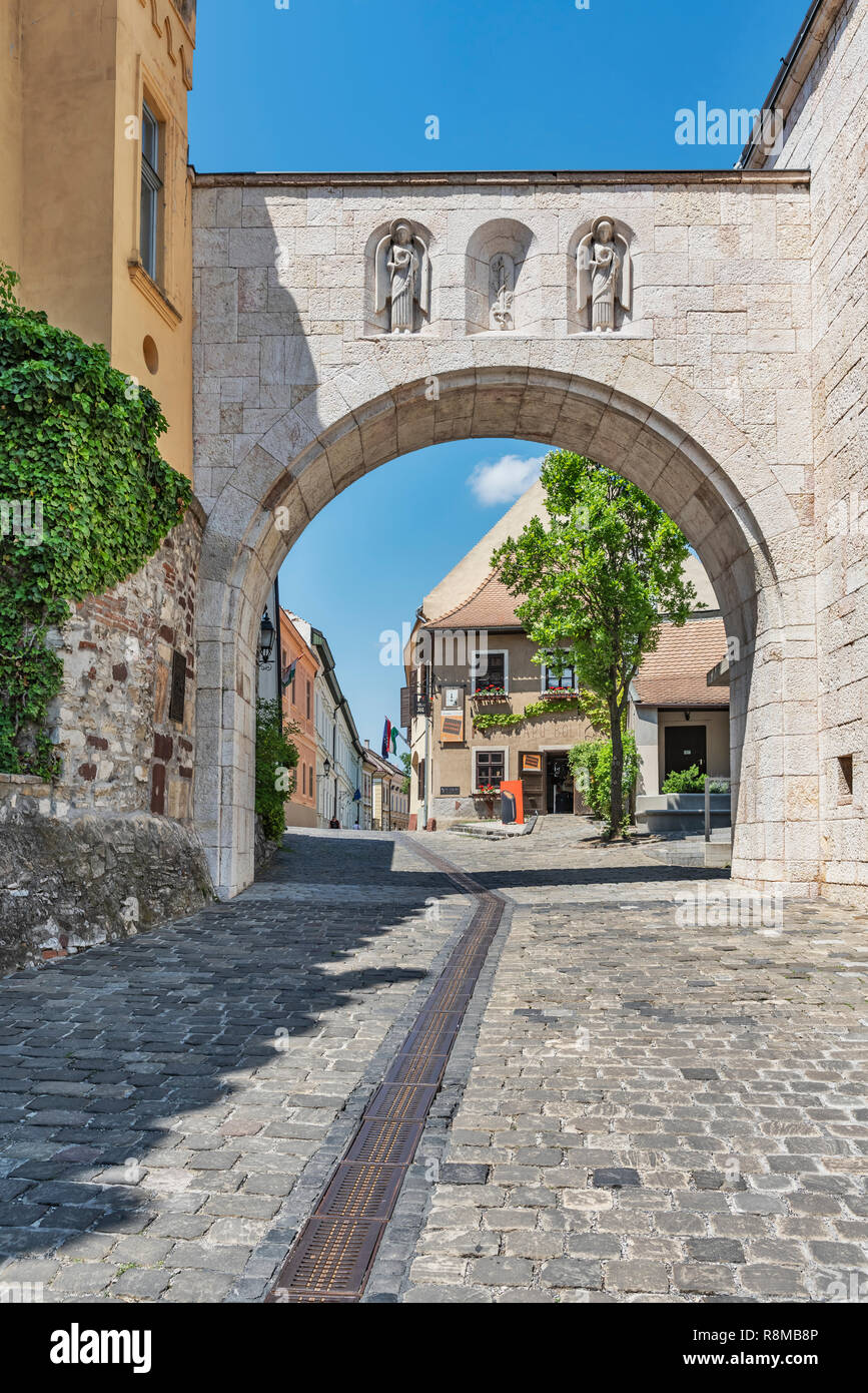 Die Helden Gate liegt am Eingang von Veszprem Schloss, Veszprem, Budapest, Ungarn, Europa Stockfoto