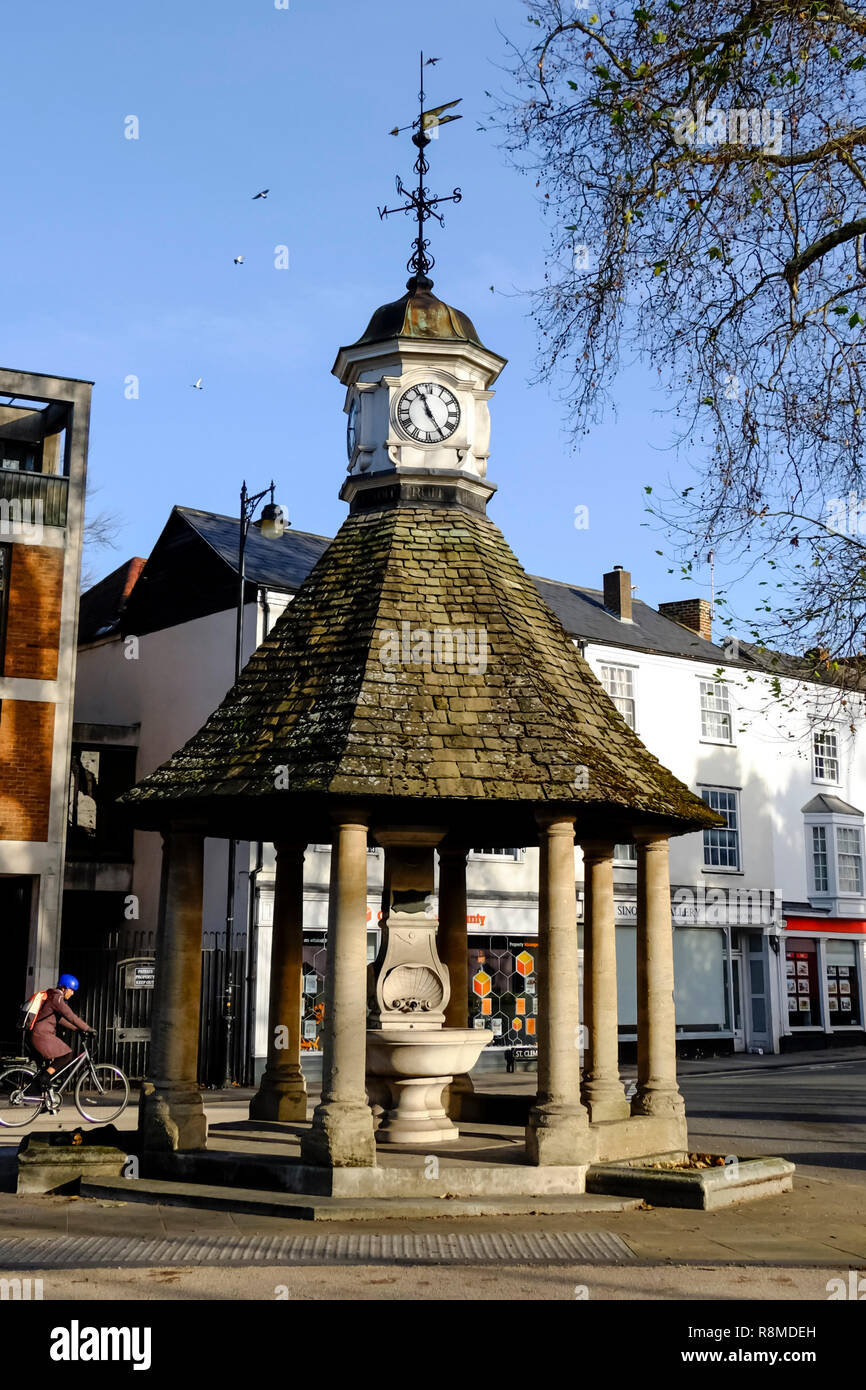 Rund um die Universität von Oxford in Oxfordshire England Großbritannien Victoria Fountain Stockfoto