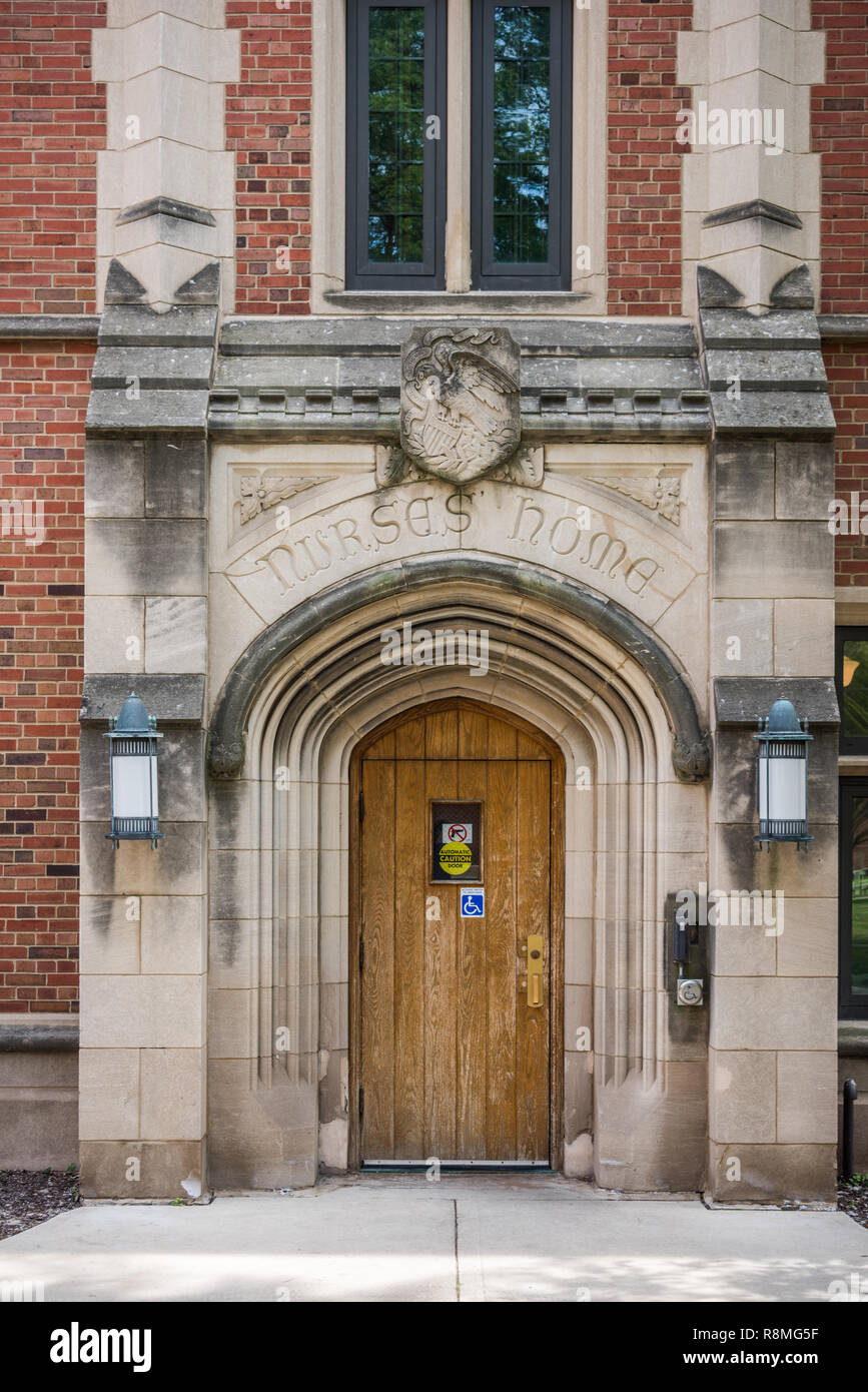 Die Außenansicht der Gebäude auf dem Campus der Universität von Illinois medial Stockfoto