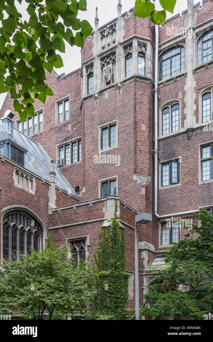 Die Außenansicht der Gebäude auf dem Campus der Universität von Illinois medial Stockfoto