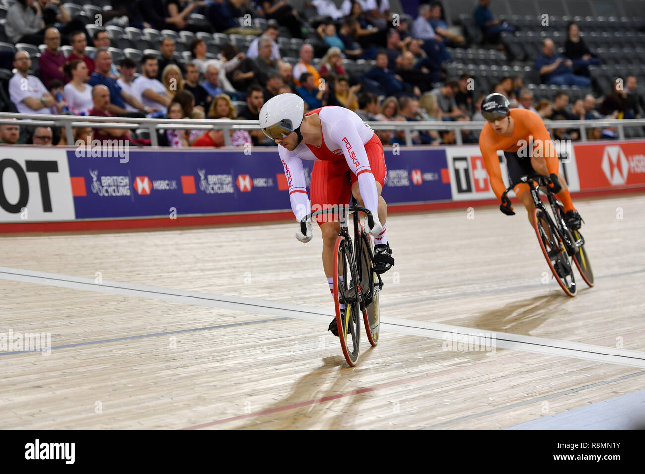 London, Großbritannien. 16. Dez 2018. Harrie Laverysen (NED) und Mateusz Rudyk (POL) in Männer Sprint Viertelfinale während Tissot UCI Track Cycling World Cup IV bei Lee Valley VeloPark am Sonntag, den 16. Dezember 2018. LONDON ENGLAND. (Nur redaktionelle Nutzung, eine Lizenz für die gewerbliche Nutzung erforderlich. Keine Verwendung in Wetten, Spiele oder einer einzelnen Verein/Liga/player Publikationen.) Credit: Taka Wu/Alamy leben Nachrichten Stockfoto