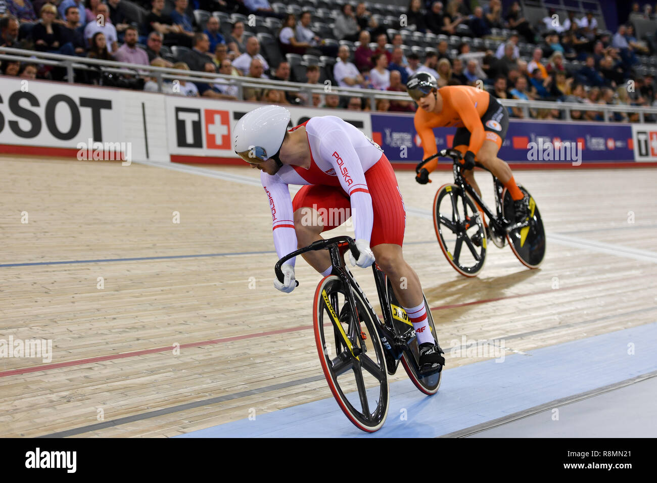 London, Großbritannien. 16. Dez 2018. Harrie Laverysen (NED) und Mateusz Rudyk (POL) in Männer Sprint Viertelfinale während Tissot UCI Track Cycling World Cup IV bei Lee Valley VeloPark am Sonntag, den 16. Dezember 2018. LONDON ENGLAND. (Nur redaktionelle Nutzung, eine Lizenz für die gewerbliche Nutzung erforderlich. Keine Verwendung in Wetten, Spiele oder einer einzelnen Verein/Liga/player Publikationen.) Credit: Taka Wu/Alamy leben Nachrichten Stockfoto