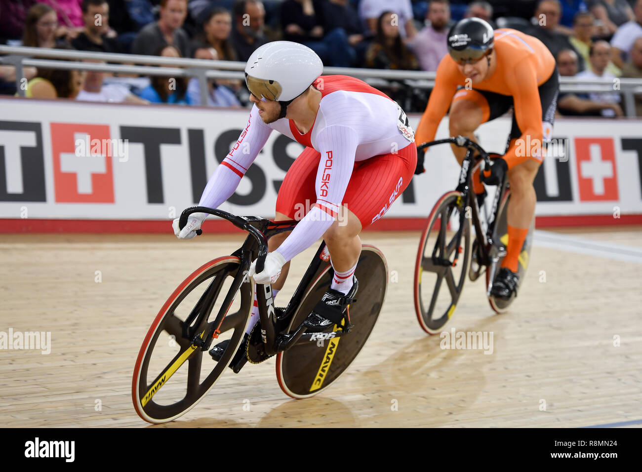 London, Großbritannien. 16. Dez 2018. Harrie Laverysen (NED) und Mateusz Rudyk (POL) in Männer Sprint Viertelfinale während Tissot UCI Track Cycling World Cup IV bei Lee Valley VeloPark am Sonntag, den 16. Dezember 2018. LONDON ENGLAND. (Nur redaktionelle Nutzung, eine Lizenz für die gewerbliche Nutzung erforderlich. Keine Verwendung in Wetten, Spiele oder einer einzelnen Verein/Liga/player Publikationen.) Credit: Taka Wu/Alamy leben Nachrichten Stockfoto