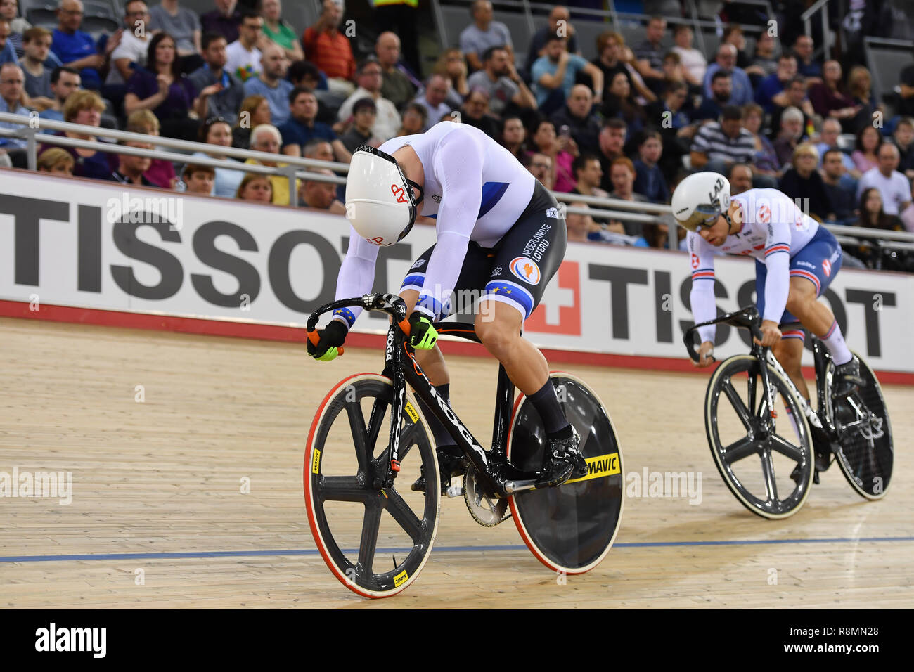 London, Großbritannien. 16. Dez 2018. Jeffrey Hoogland (NED) und Ryan Owens (GBR) in Männer Sprint Viertelfinale während Tissot UCI Track Cycling World Cup IV bei Lee Valley VeloPark am Sonntag, den 16. Dezember 2018. LONDON ENGLAND. (Nur redaktionelle Nutzung, eine Lizenz für die gewerbliche Nutzung erforderlich. Keine Verwendung in Wetten, Spiele oder einer einzelnen Verein/Liga/player Publikationen.) Credit: Taka Wu/Alamy leben Nachrichten Stockfoto