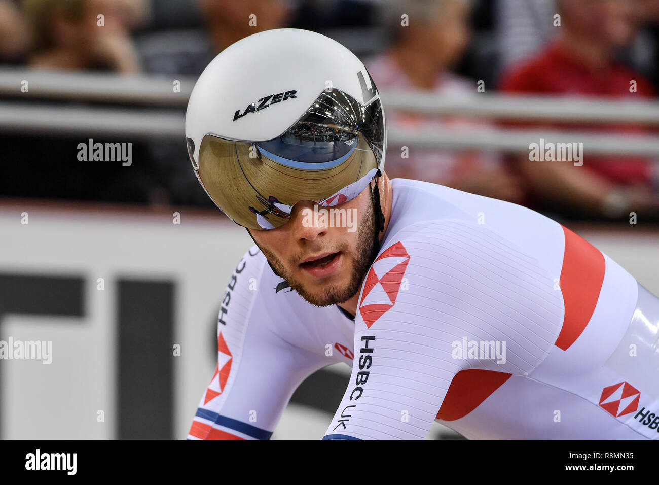 London, Großbritannien. 16. Dez 2018. Matthrew fällt (GBR) (Mitte) in Männer Omnium Tempo Rece 24 während Tissot UCI Track Cycling World Cup IV bei Lee Valley VeloPark am Sonntag, den 16. Dezember 2018. LONDON ENGLAND. (Nur redaktionelle Nutzung, eine Lizenz für die gewerbliche Nutzung erforderlich. Keine Verwendung in Wetten, Spiele oder einer einzelnen Verein/Liga/player Publikationen.) Credit: Taka Wu/Alamy leben Nachrichten Stockfoto