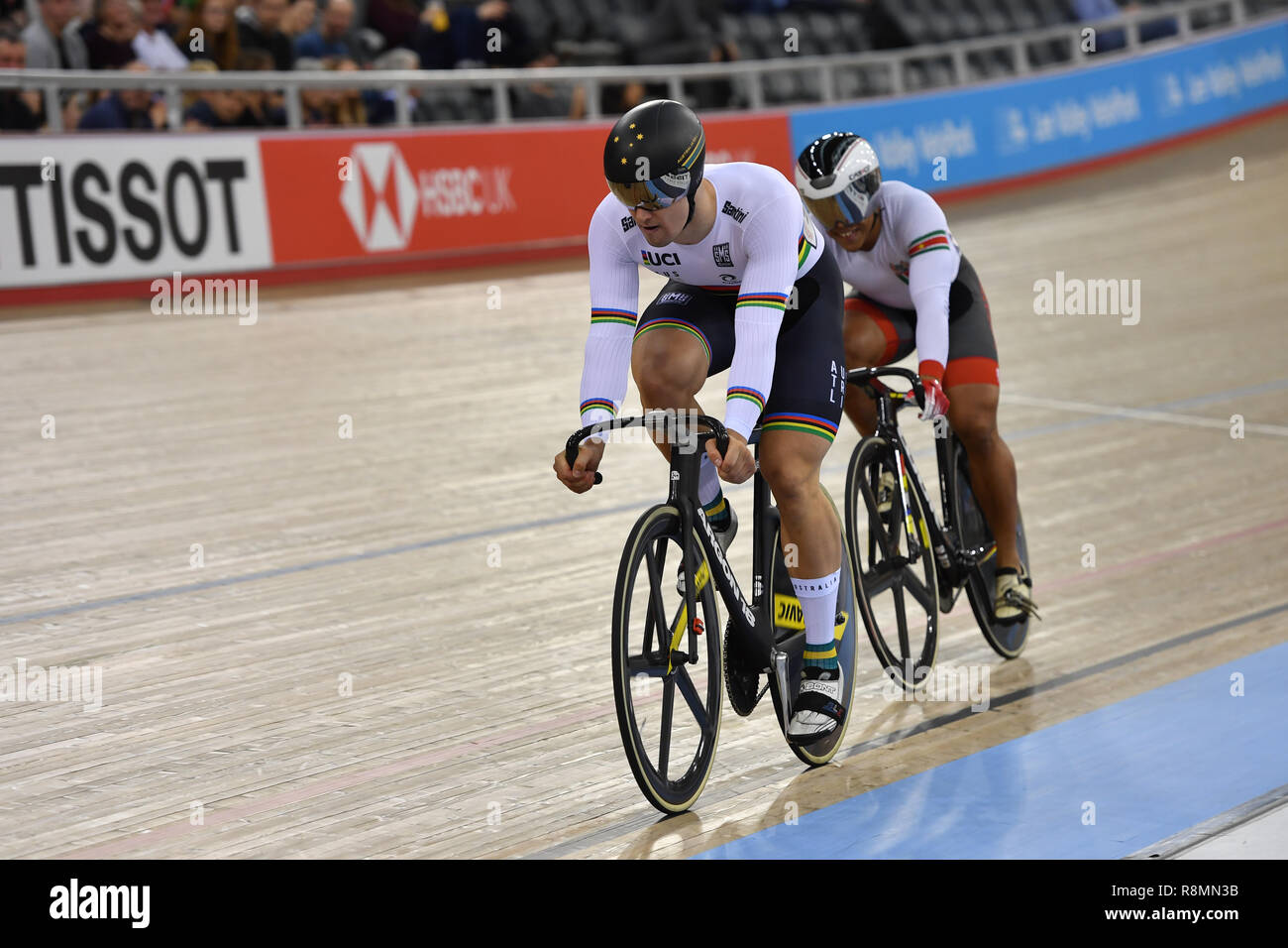 London, Großbritannien. 16. Dez 2018. Matthäus Glaetzer (AUS) und Jair Tjon En Fa (SUR) in Männer Sprint Viertelfinale während Tissot UCI Track Cycling World Cup IV bei Lee Valley VeloPark am Sonntag, den 16. Dezember 2018. LONDON ENGLAND. (Nur redaktionelle Nutzung, eine Lizenz für die gewerbliche Nutzung erforderlich. Keine Verwendung in Wetten, Spiele oder einer einzelnen Verein/Liga/player Publikationen.) Credit: Taka Wu/Alamy leben Nachrichten Stockfoto