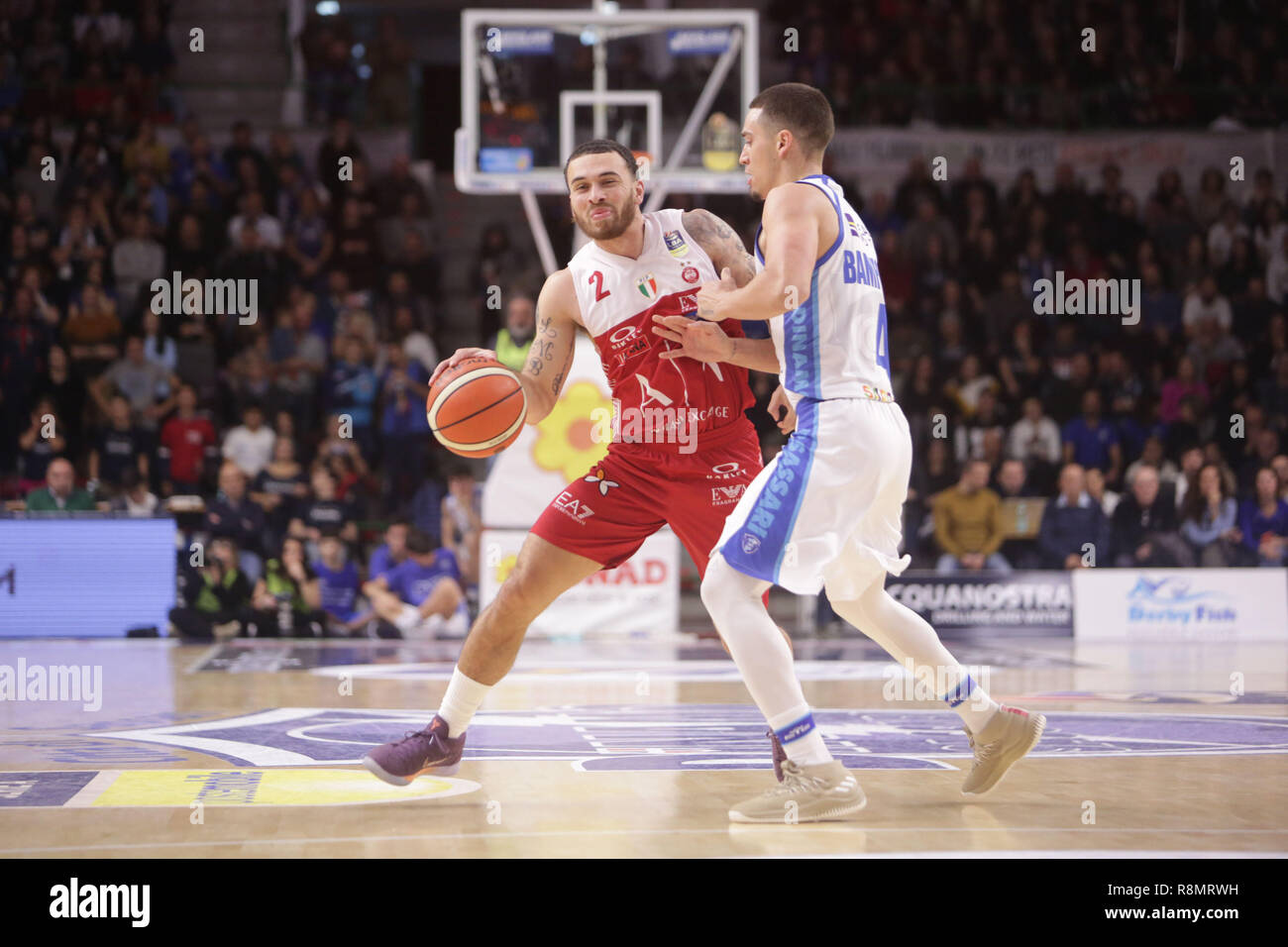 Foto Mauro Chessa/Salvatore Madau LaPresse 16-12-2018 Sassari (Italia) Sport Warenkorb Lega Basket Serie A 2018 - 2019 Banco di Sardegna Sassari vs AIX Armani Exchange Milano Nella Foto: James Mike Foto Mauro Chessa/LaPresse Dezember 16, 2018 Sassari (Italien) Sport Warenkorb Warenkorb Liga Serie A 2018 - 2019 Banco di Sardegna Sassari vs AIX Armani Exchange Milano In der Pic: James Mike Stockfoto