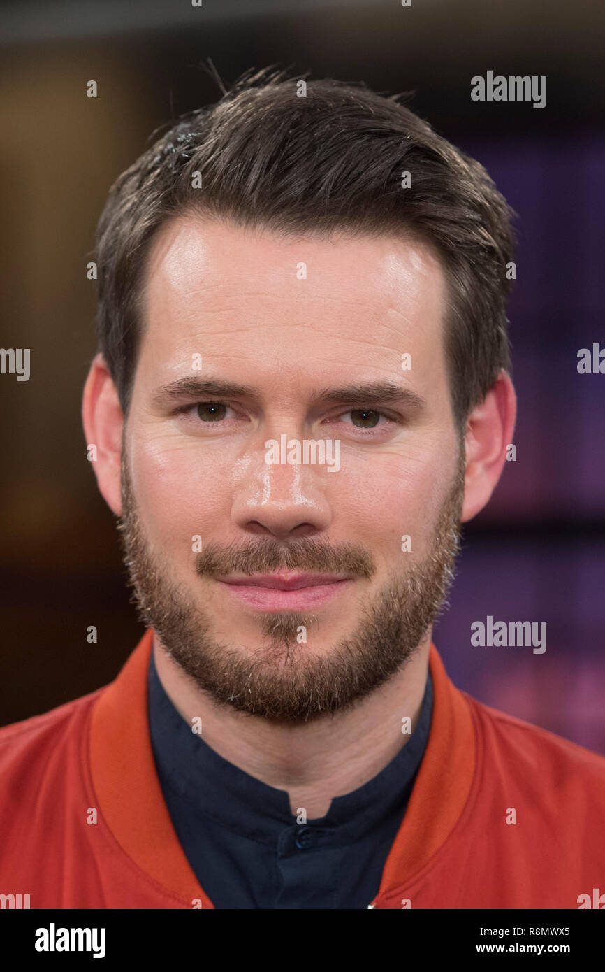 Koln Deutschland 14 Dez 2018 Johannes Strate Saenger Band Revolverheld Musiker Portrat Portra T Portrat 7 8 Einzelbild Einzigen Motiv Gaste In Das Programm Kolner Treff Auf Wdr Fernsehen 14 12 2018 Verwendung Der Weltweiten