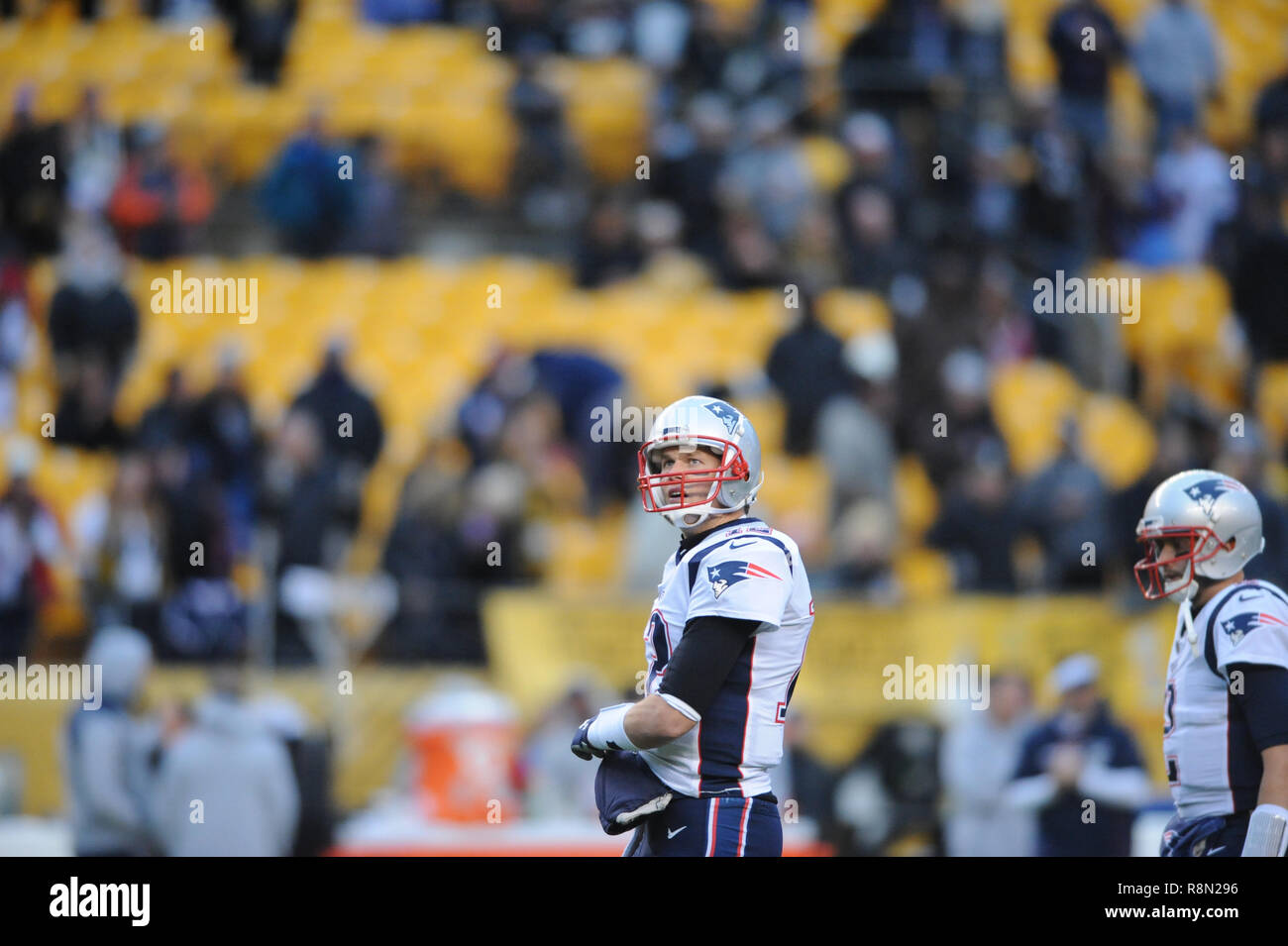 Pittsburgh, PA, USA. 16 Dez, 2018. Patrioten #12 Tom Brady während der Pittsburgh Steelers vs New England Patriots Spiel am Heinz Feld in Pittsburgh, PA. Jason Pohuski/CSM/Alamy leben Nachrichten Stockfoto