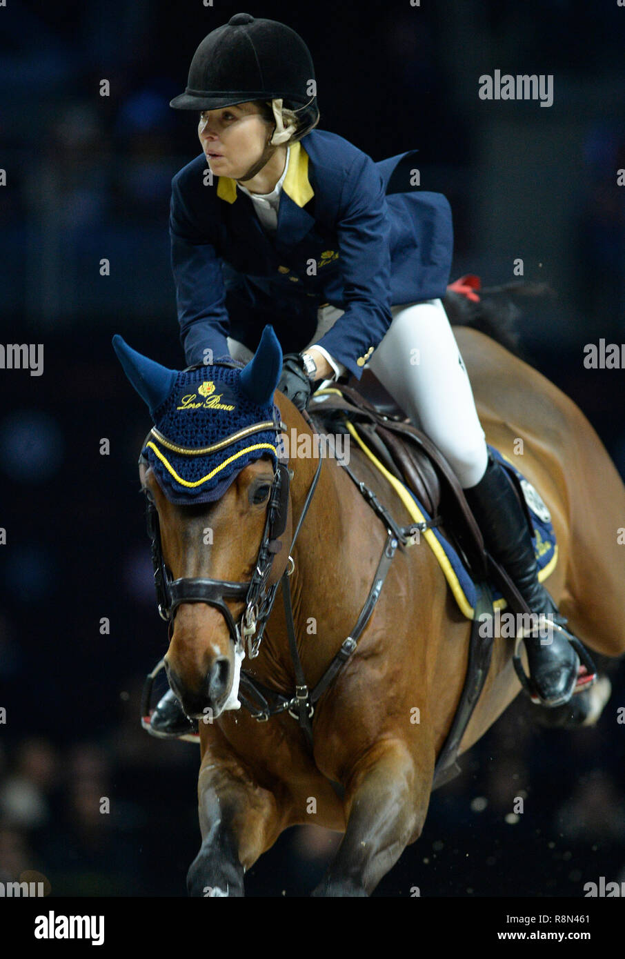 Prag, Tschechische Republik. 15 Dez, 2018. Edwina Tops-Alexander, Springreiter, konkurriert mit Pferd namens Kalifornien während Super Grand Prix der einzelnen Rennen, Finale, in der Champions League der Springreiter, in Prag, Tschechische Republik, am 15. Dezember 2018. Quelle: Michaela Říhová/CTK Photo/Alamy leben Nachrichten Stockfoto