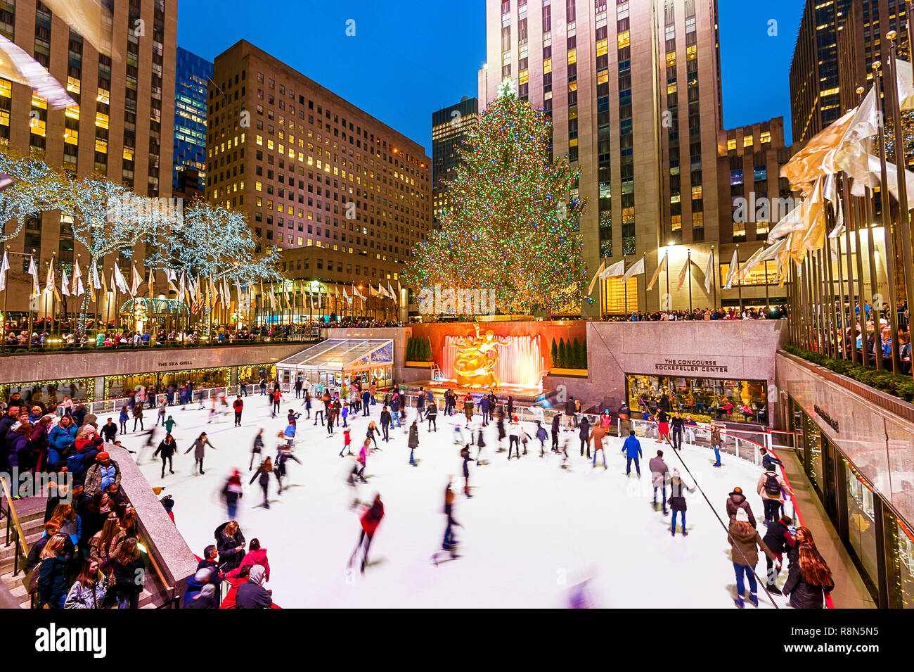 Weihnachten New York Rockefeller Plaza Eislaufbahn Weihnachtsbaum Stockfoto