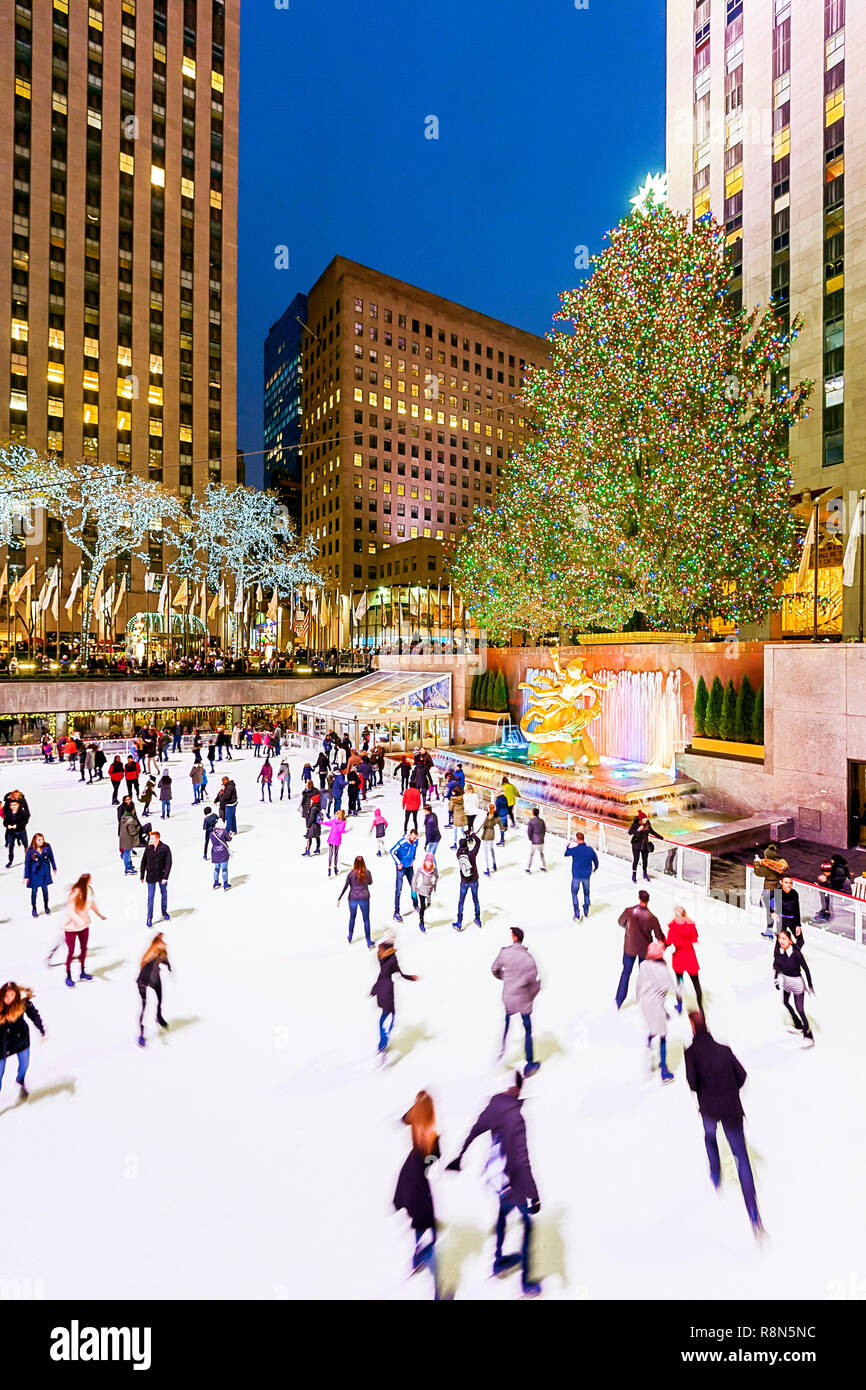 Weihnachten New York Rockefeller Plaza Eislaufbahn Weihnachtsbaum Stockfoto