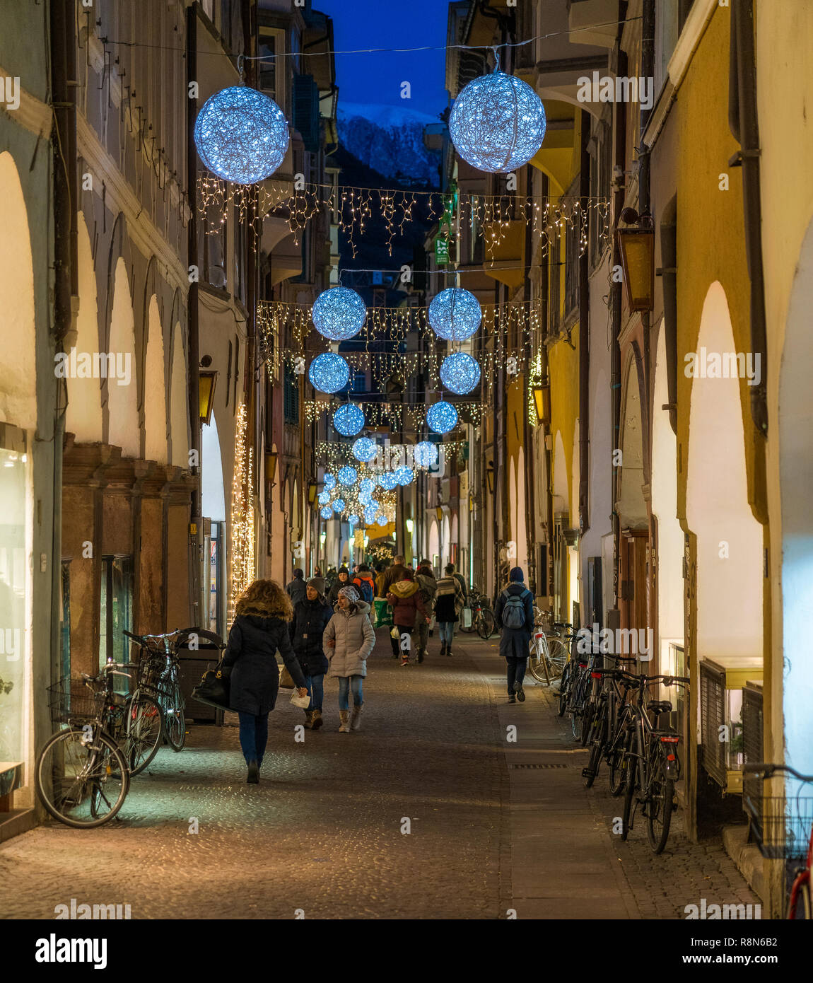 Weihnachten in Bozen in der Via dei Portici. Trentino Alto Adige, Italien. Stockfoto