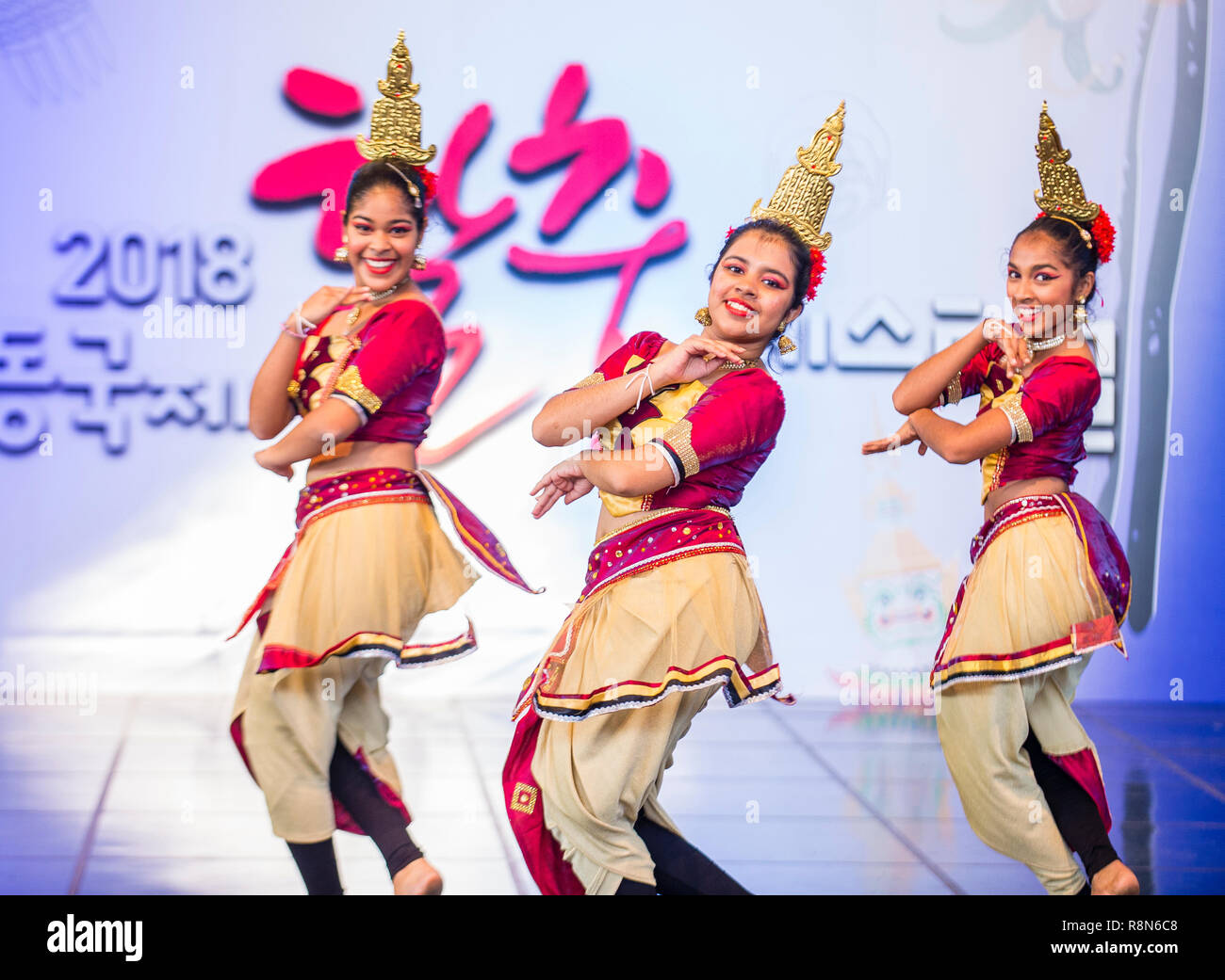 SriLankan Dancers von Hillwood College Dance Troupe treten auf dem Maskdance Festival in Andong Südkorea auf Stockfoto