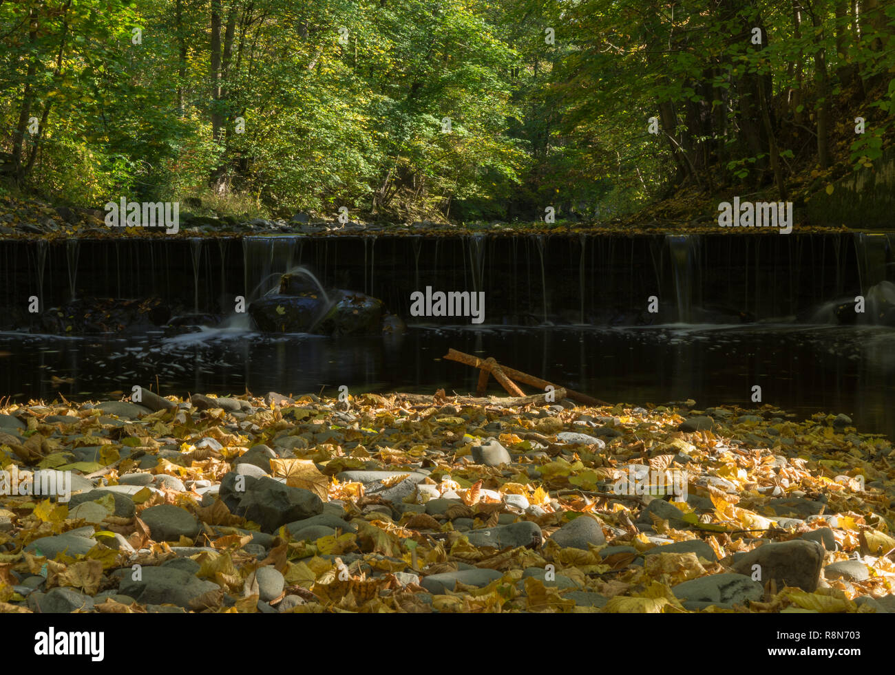 Wasser Barrage in der Nähe der Lonauer Wasserfall Stockfoto