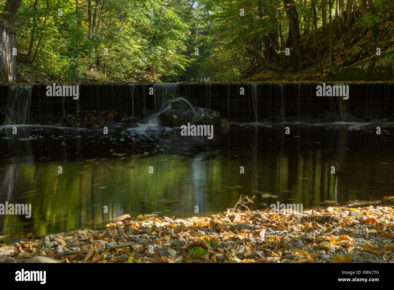 Wasser Barrage in der Nähe der Lonauer Wasserfall Stockfoto