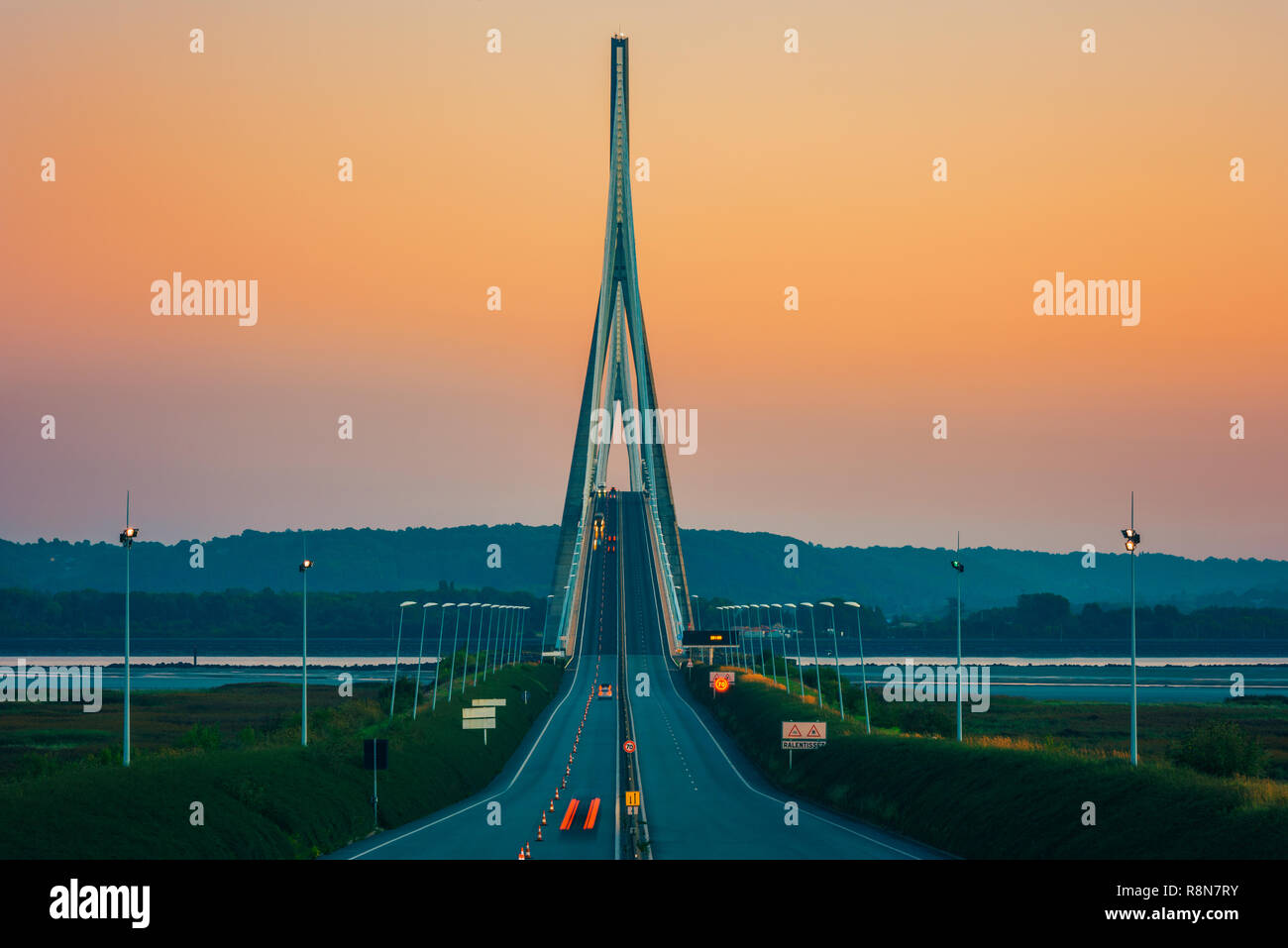Brücke der Normandie in der Normandie Frankreich bei Sonnenuntergang Stockfoto