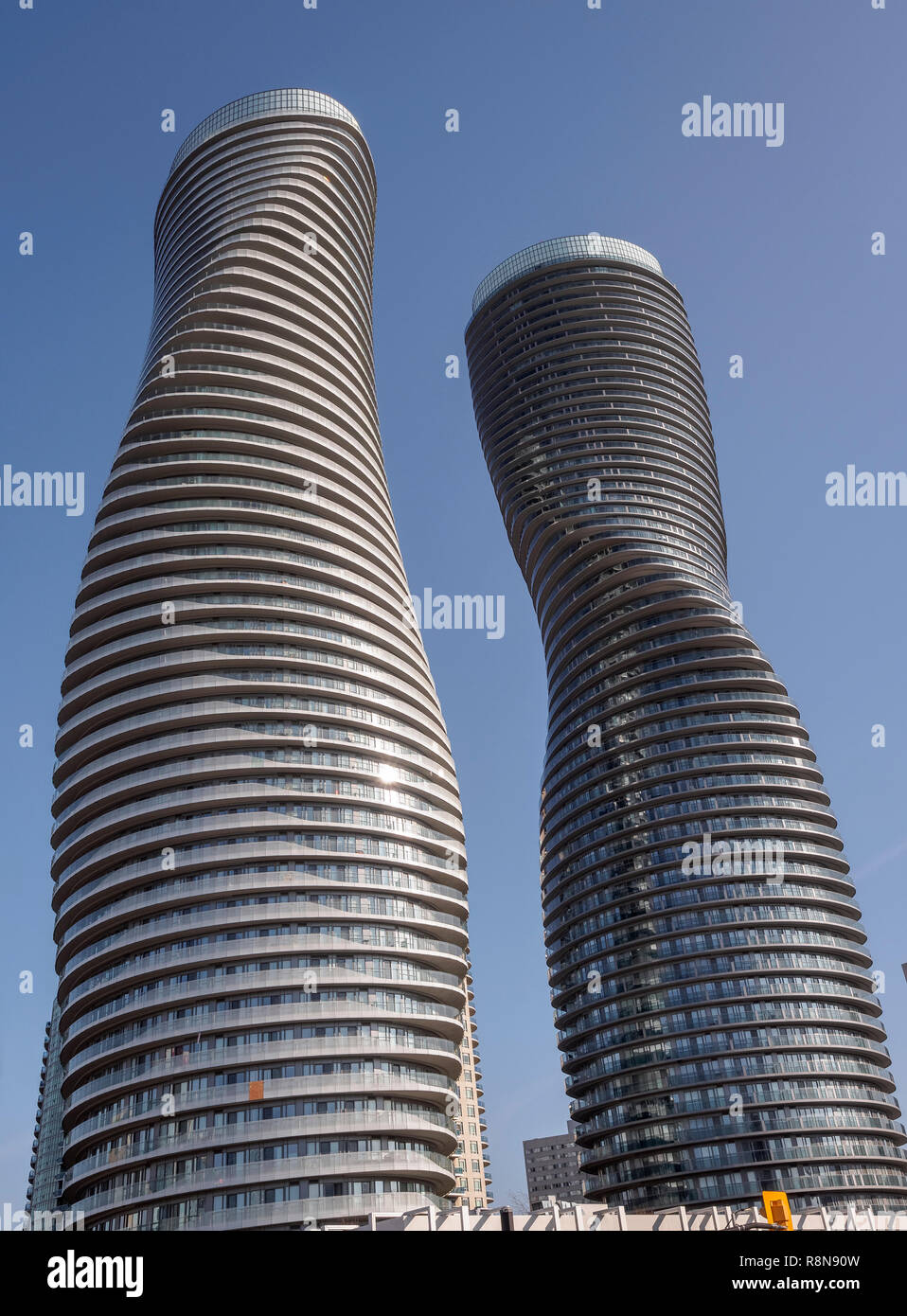 Die Absolute Towers Condominiums Mississauga, Ontario Kanada Alias (aka) Marilyn Monroe Gebäude tagsüber Stockfoto