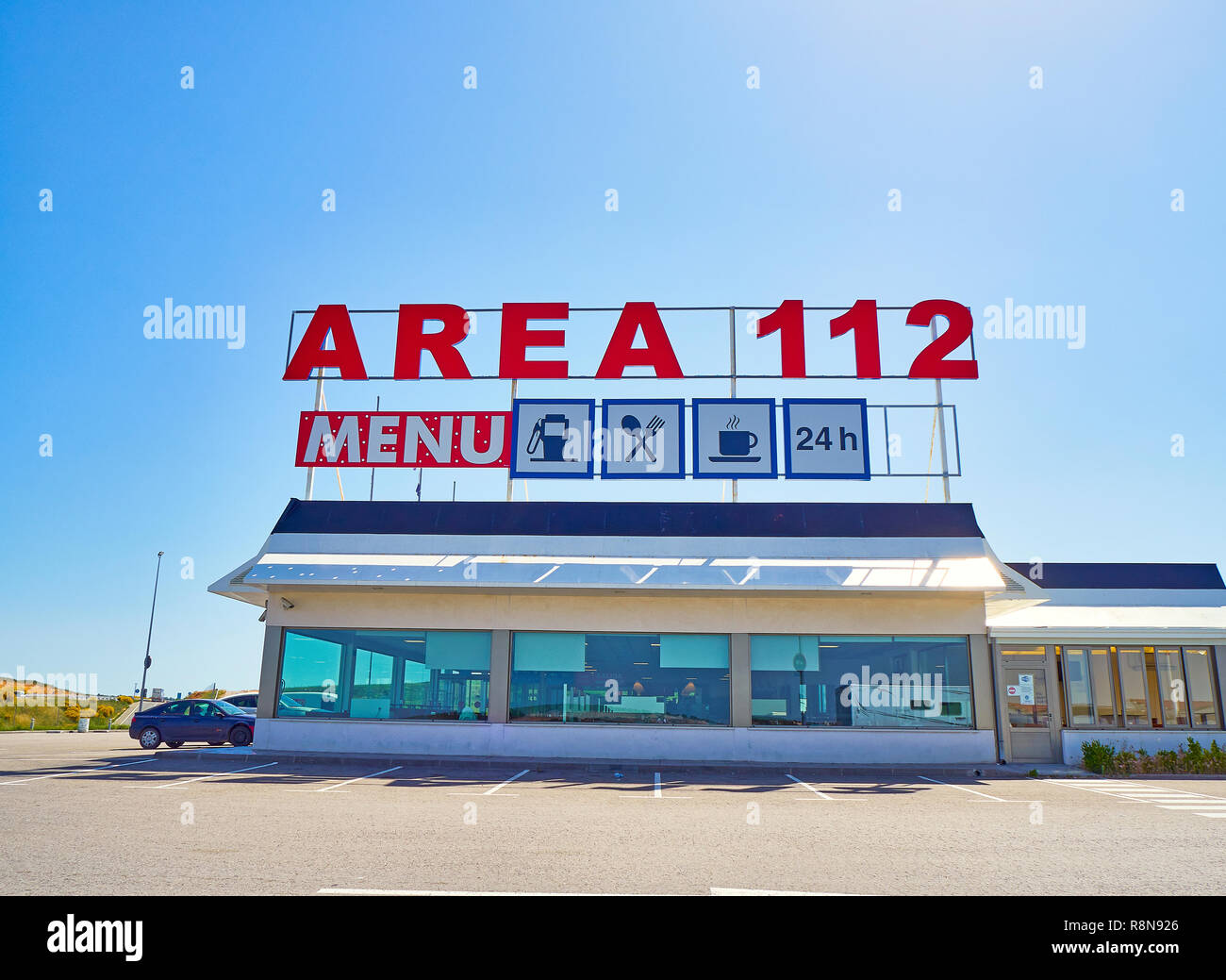 Diner eines Service Station auf einem europäischen Autobahn bei sanny Tag. Stockfoto