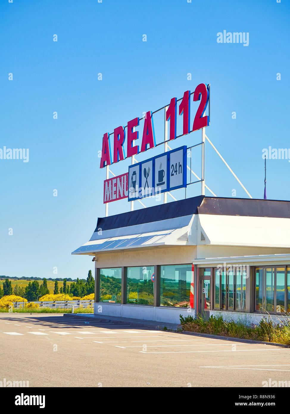 Diner eines Service Station auf einem europäischen Autobahn bei sanny Tag. Stockfoto