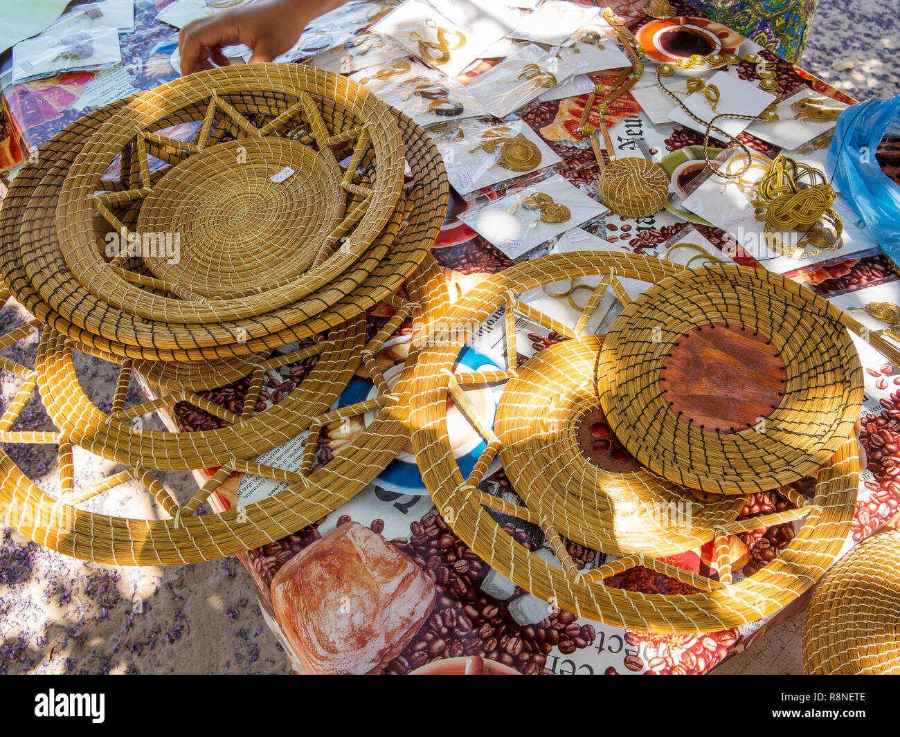 Lokale Handwerker mit der goldenen Gras hier als capin Dourado, sehr interessante und schöne Handarbeiten zu machen. Jalapão, Tocantins, Brasilien Stockfoto