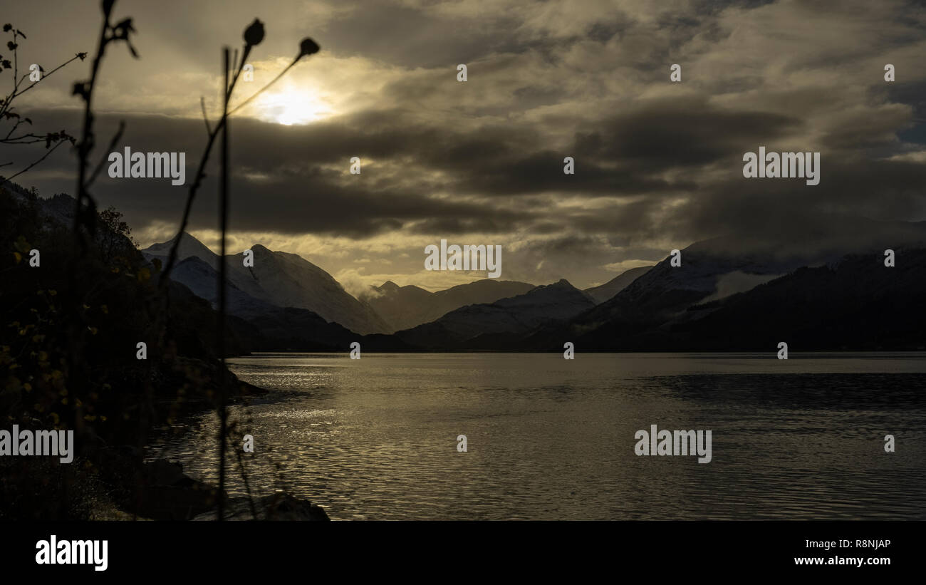 Loch Duich bei Sonnenaufgang. Schottische Highlands Stockfoto