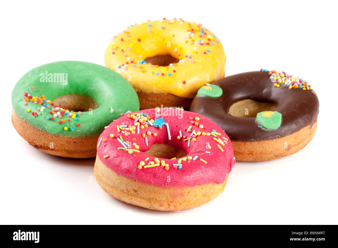 Vier verglaste Donuts auf weißem Hintergrund Stockfoto
