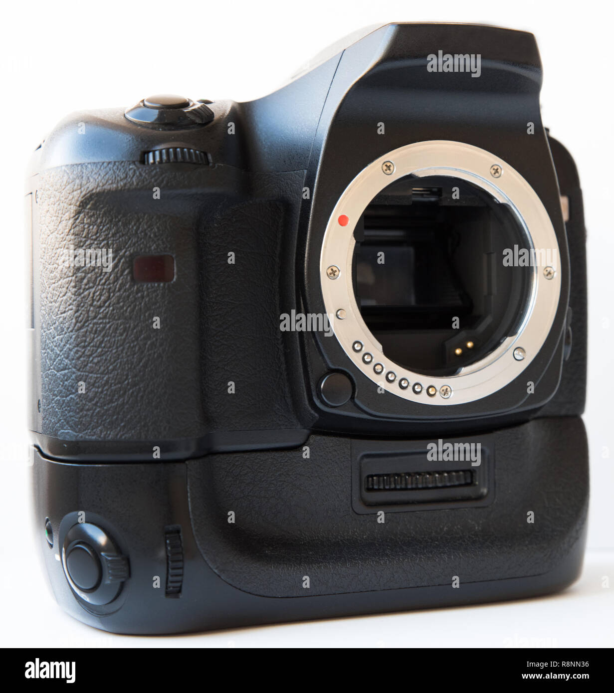 Digitale SLR-Kamera mit Objektiv und vertikale Batterie Griff isoliert Stockfoto