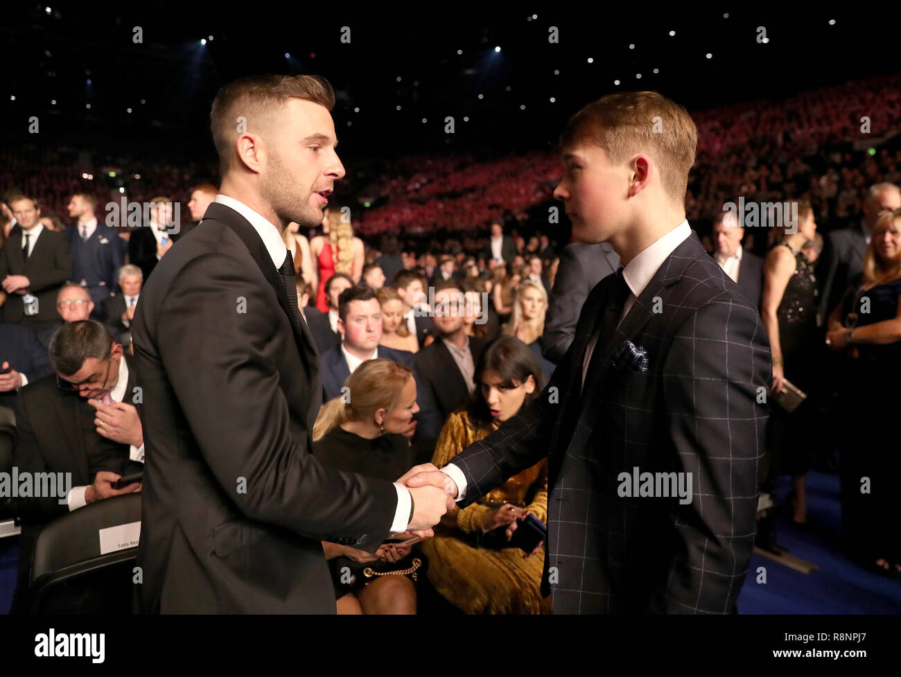 Rennfahrer Billy Monger (rechts) während der BBC Sports Persönlichkeit des Jahres 2018 in Birmingham Genting Arena. Stockfoto