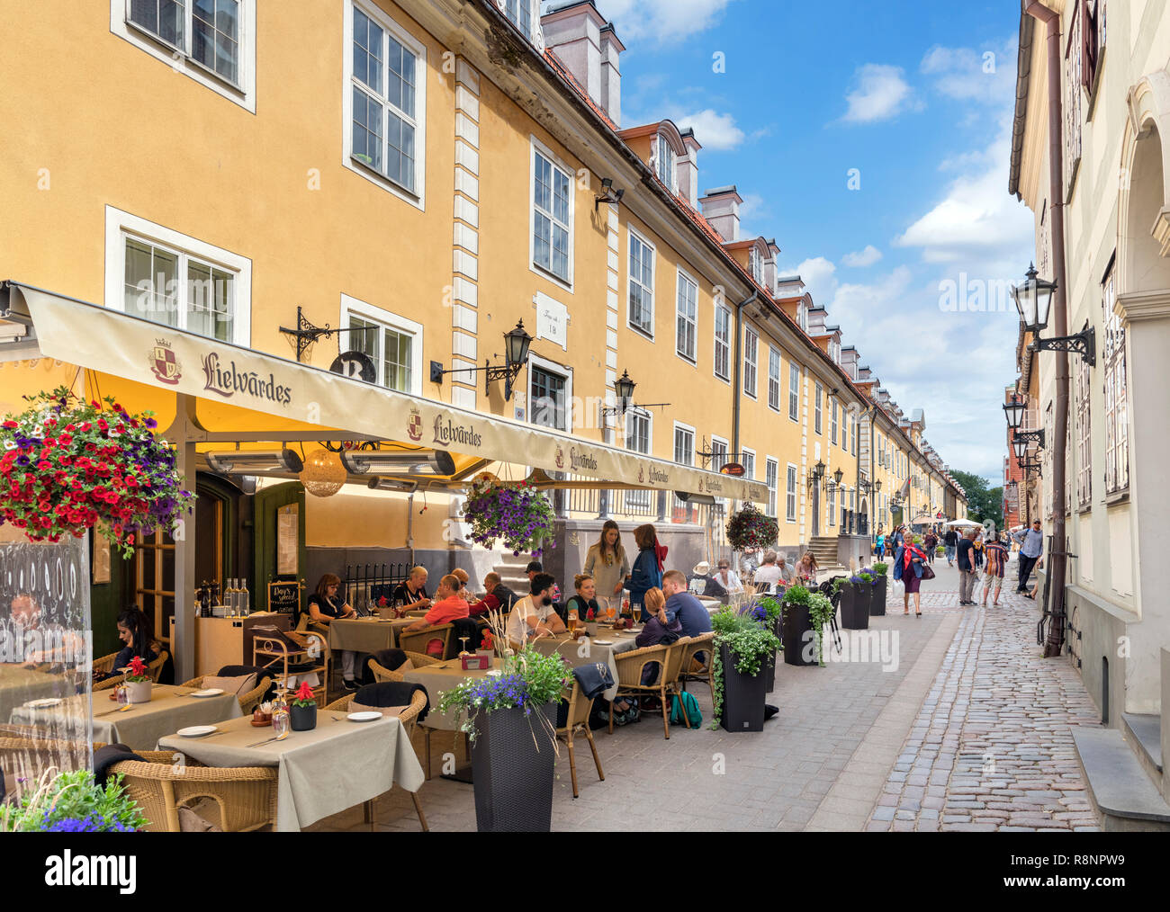 Cafés und Restaurants auf Torņa Iela in der Altstadt, Vecriga (Riga), Riga, Lettland Stockfoto