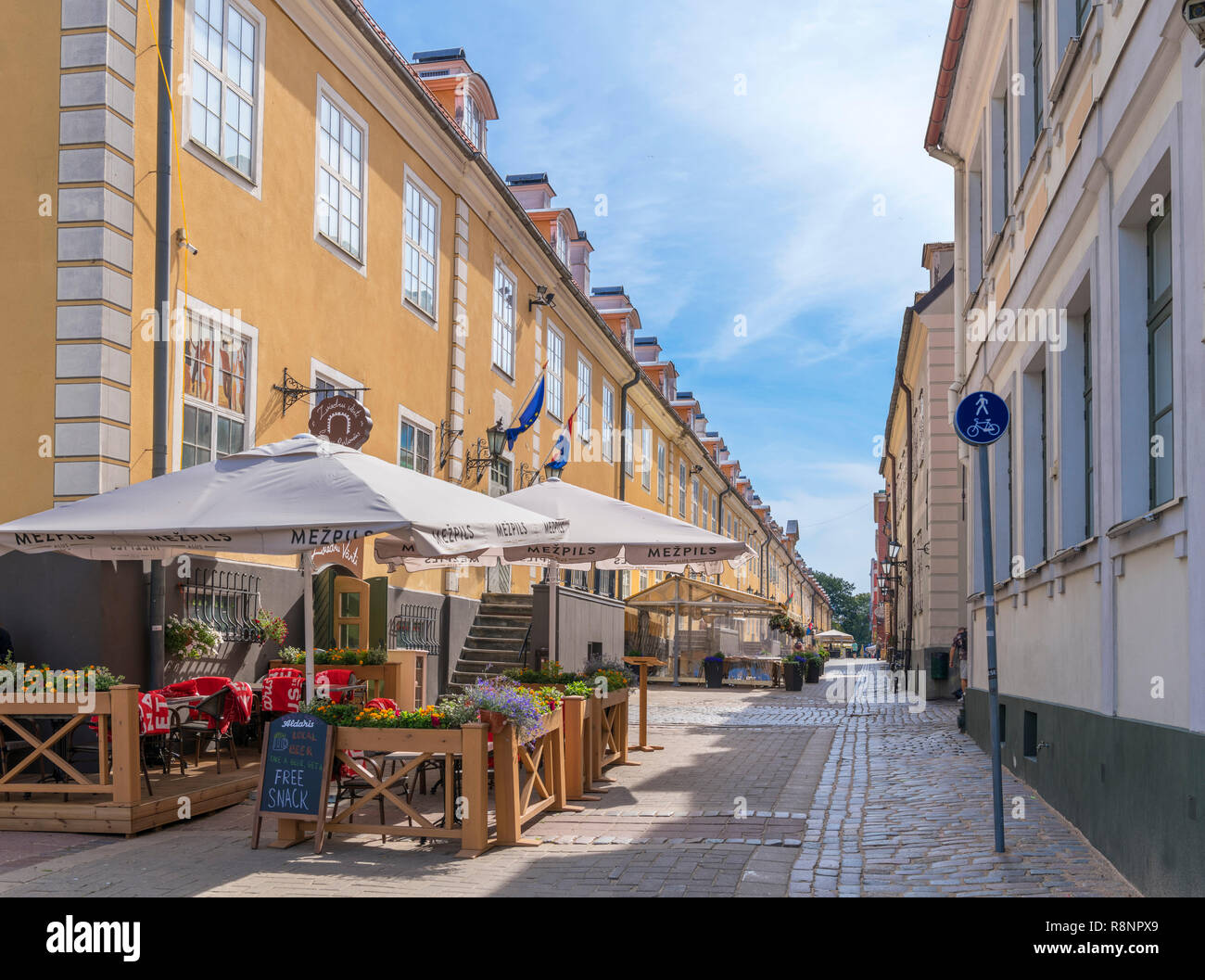 Cafés und Restaurants auf Torņa Iela in der Altstadt, Vecriga (Riga), Riga, Lettland Stockfoto