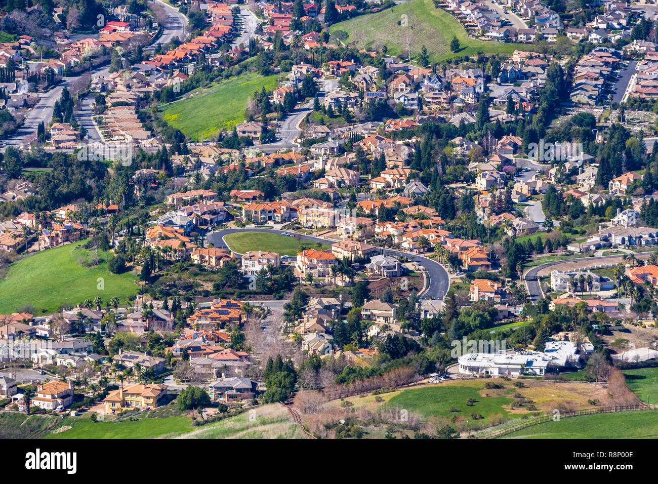 Luftaufnahme von einem Wohngebiet an einem sonnigen Tag, Fremont, Osten San Francisco Bay Area, Kalifornien Stockfoto