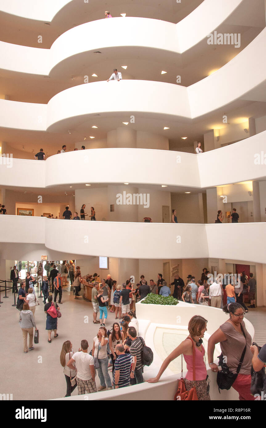 Innenraum des Guggenheim Museum Stockfoto