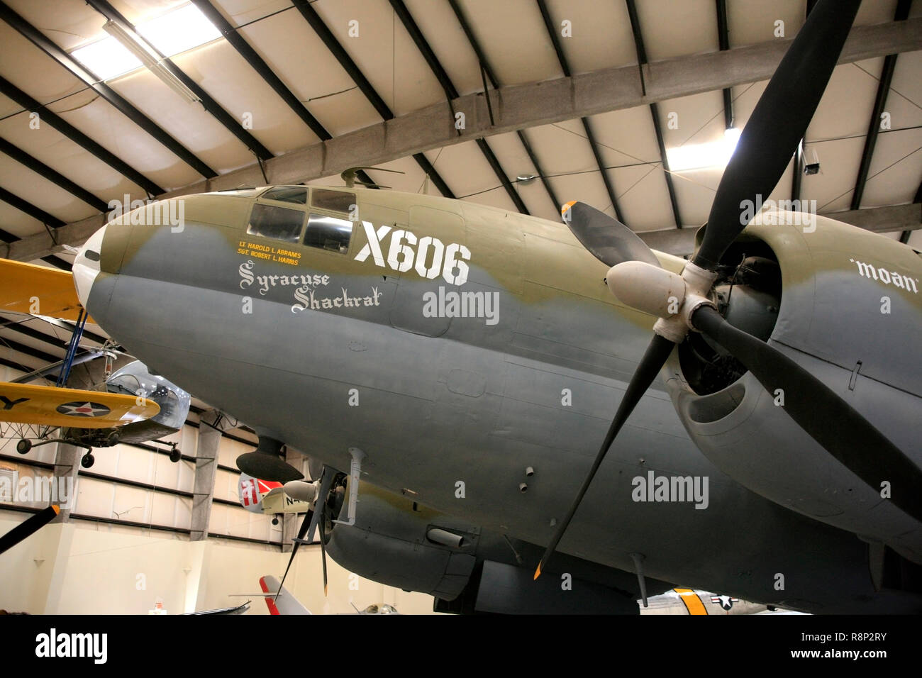 WW2 Curtiss C-46 Commando zweimotorigen Verkehrsmittel Flugzeug auf Anzeige an den Pima Air & Space Museum in Tucson, AZ Stockfoto