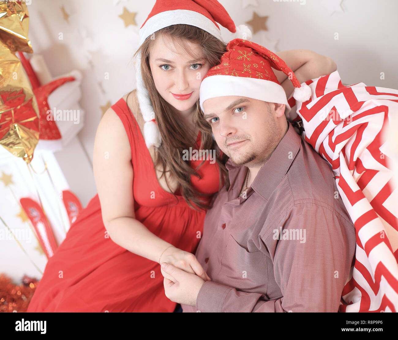 Bis zu schließen. Ehepaar in Santa Claus Kostüme Stockfoto