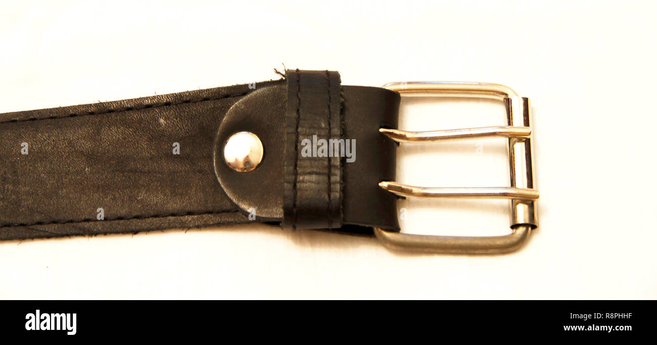 Schwarz Leder Gürtel auf weißem Hintergrund Stockfoto