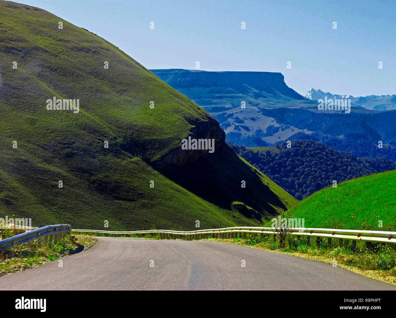 Mountain Highway und der Landschaft. Nordkaukasus reisen. Stockfoto