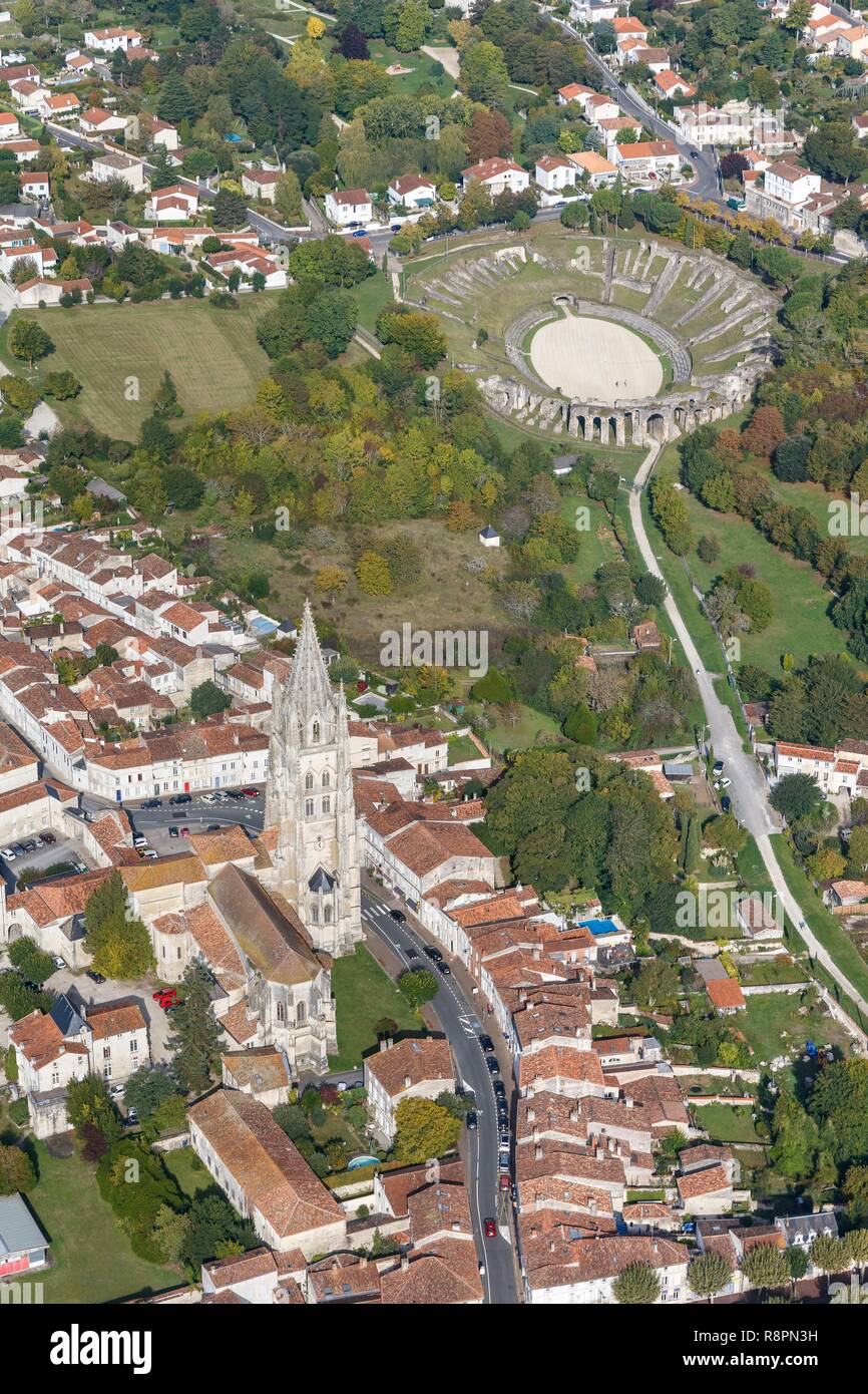 Frankreich, Charente Maritime, Saintes, St Eutrope's Basilika und der Römischen Arena (Luftbild) Stockfoto