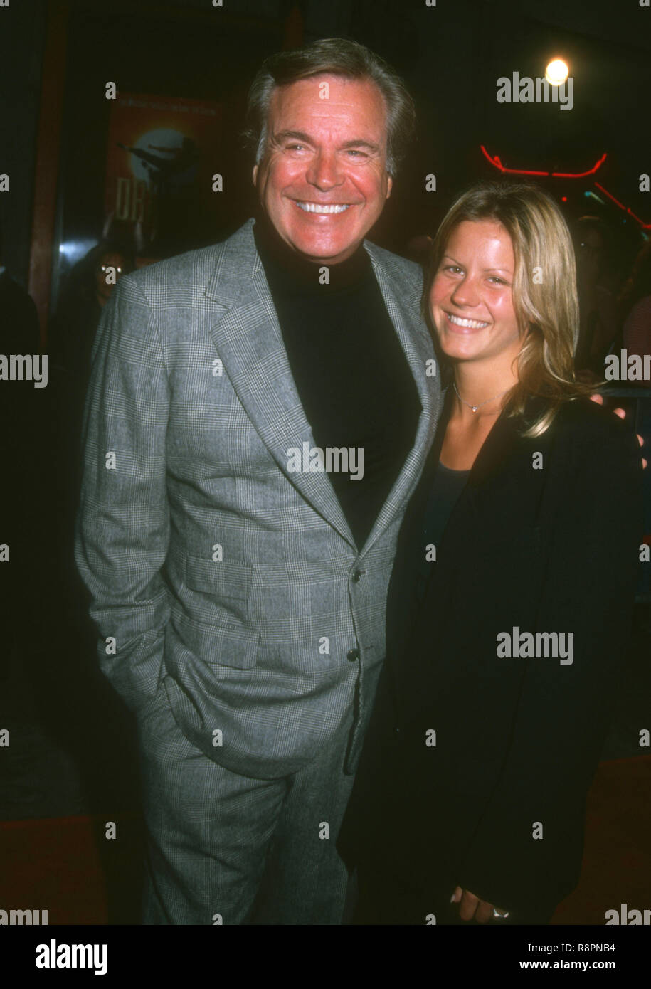 HOLLYWOOD, CA - 28. April: Schauspieler Robert Wagner und Tochter Schauspielerin Courtney Wagner besuchen Universal Pictures' 'Dragon: Die Bruce Lee Story' Hollywood Premiere am 28. April 1993 im Mann's Chinese Theatre in Hollywood, Kalifornien. Foto von Barry King/Alamy Stock Foto Stockfoto