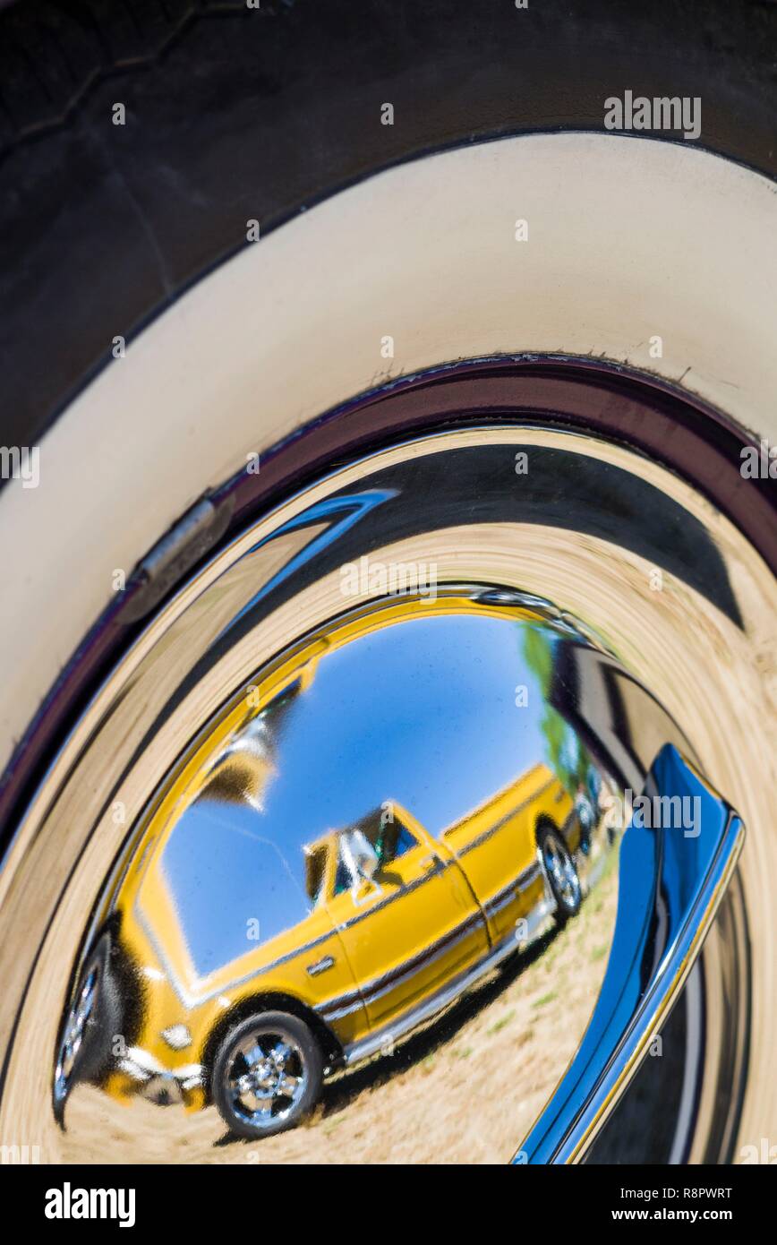 United States, New England, Massachusetts, Cape Ann, Gloucester, antiken Pickup truck Reflexion Stockfoto