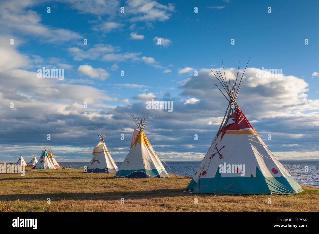 Kanada, Quebec, Gaspe Halbinsel, Mic-Mac Gesgapegiag, First Nations t-pees von der Baie DES Chaleurs Stockfoto