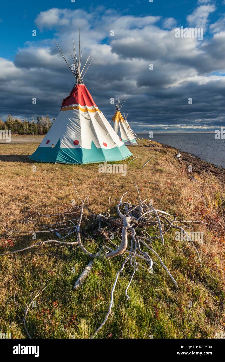 Kanada, Quebec, Gaspe Halbinsel, Mic-Mac Gesgapegiag, First Nations t-pees von der Baie DES Chaleurs Stockfoto