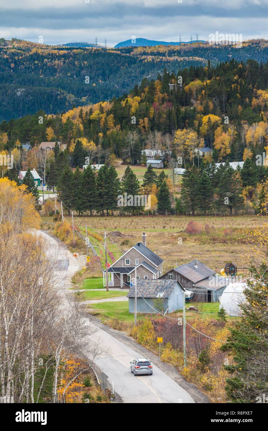 Kanada, Quebec, saguenay-lac Saint-Jean Region, Saguenay Fjord, ste-rose-du-Nord, erhöht mit Blick auf das Dorf, Herbst Stockfoto