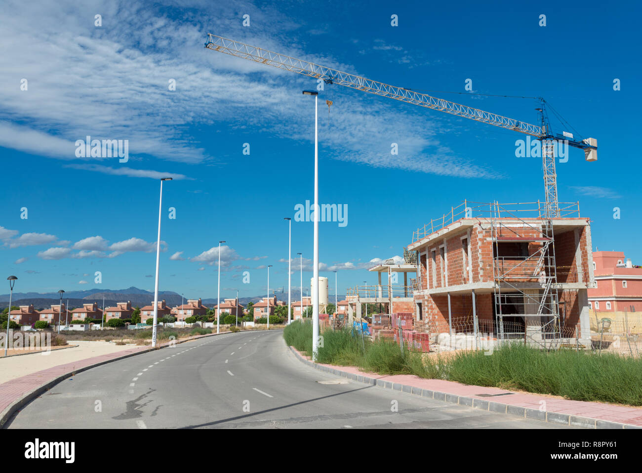 Der Bau von neuen Häusern im Eigentum Entwicklung in der Stadt von Gran Alacant in der Nähe von Alicante, Costa Blanca, Spanien Stockfoto
