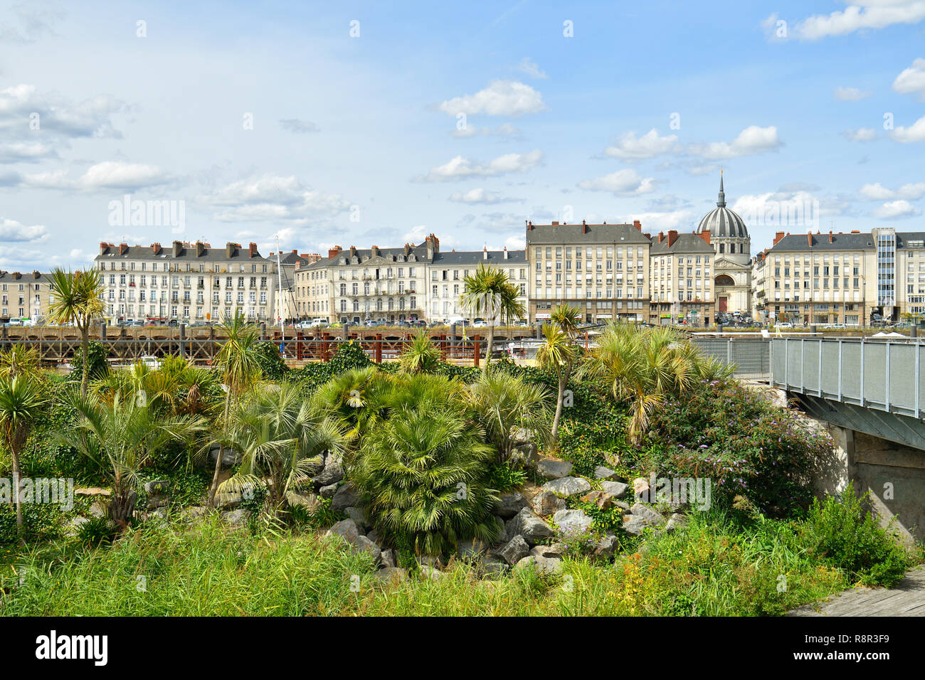 Frankreich, Loire-Atlantique, Nantes, Quai de la Fosse, Loire Kais und der Kuppel von Notre Dame du Bon Port Stockfoto