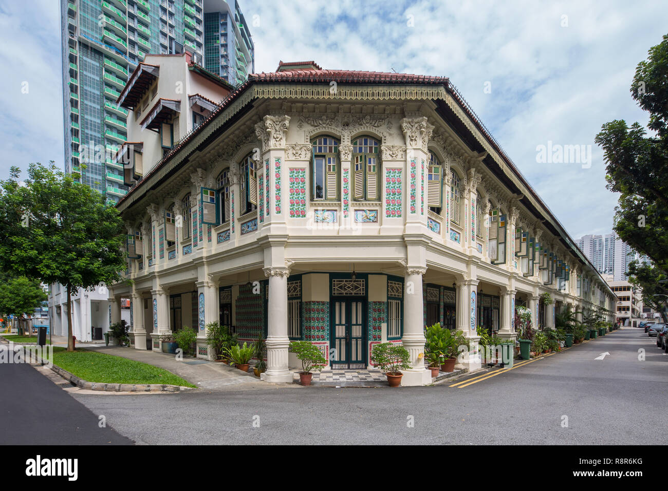 Wunderschön erhaltenen 18 Chinese-Baroque Geschäftshäuser an Petain Road in Singapur gestaltet. Entwurf des britischen Architekten, EV Miller. Stockfoto