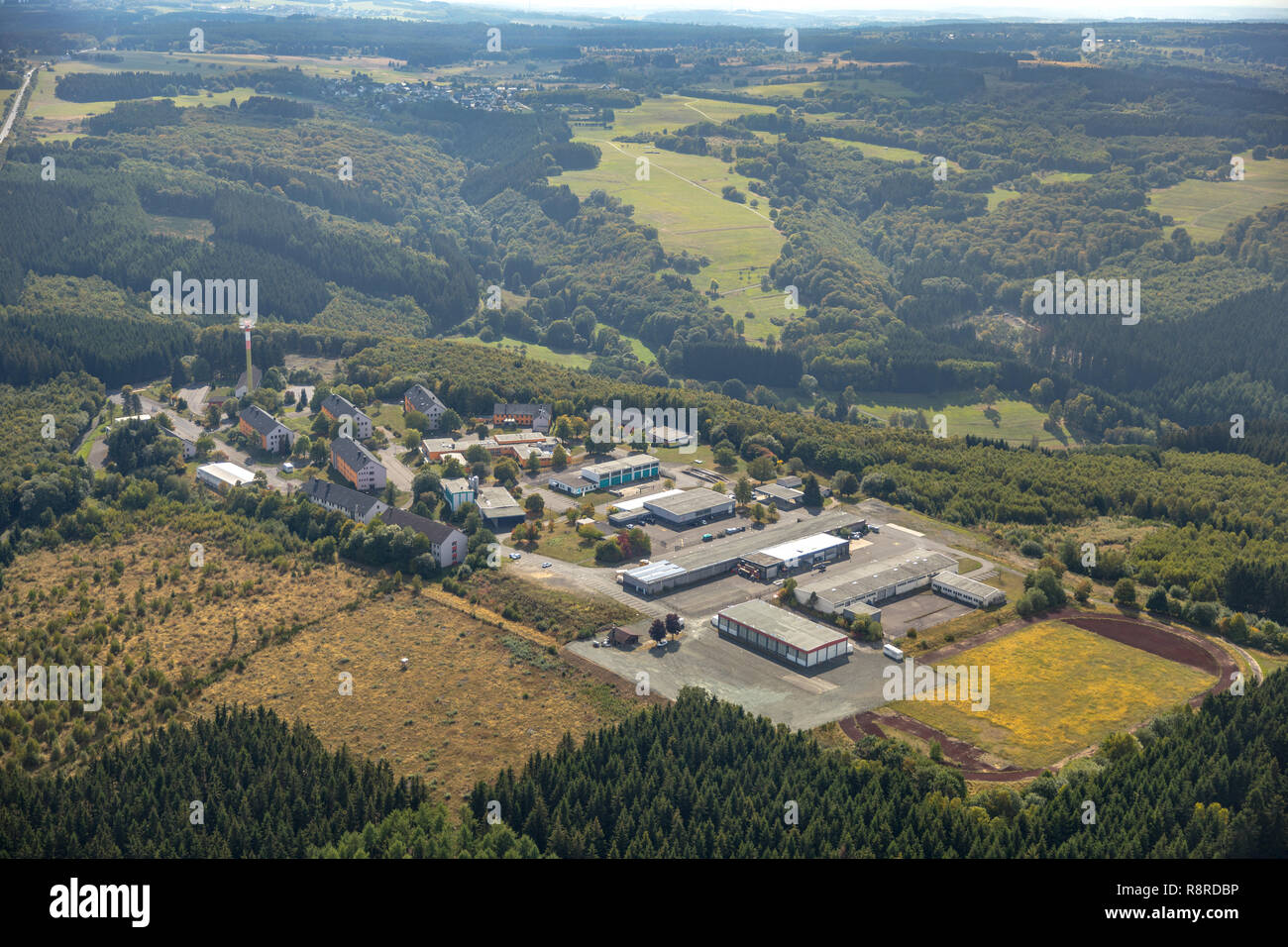 Luftaufnahme, Gewerbepark Siegerland GmbH, zur Eisenkaute, Burbach, Kreis Siegen-Wittgenstein, Nordrhein-Westfalen, Deutschland, Europa, DE, Vögel - Augen Stockfoto